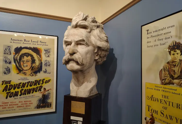 Twain statue